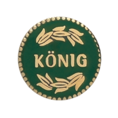 Auflage König, rundes Hofstaatsabzeichen in Gold auf grünem Grund Runde Auflage König für den Hofstaat, goldenes Eichenlaub und Schriftzug „König“ auf grünem Hintergrund mit goldfarbenem Rand