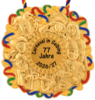 Karnevalsorden mit goldfarbenen Figuren und bunten Luftschlangen Goldfarbener Karnevalsorden mit einer Gruppe von Karnevalsfiguren und bunten Luftschlangen um ein rundes Mittelfeld. Die schwarze Aufschrift lautet „Karneval in Selb 77 Jahre 2026/27“. Oben ist ein mehrfarbiges Band sichtbar., Karnevalsorden, goldfarben,