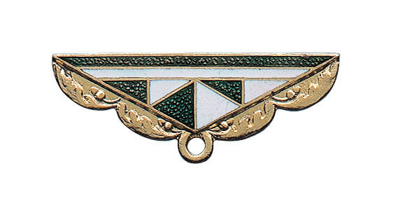 Aufhänger altsilber mit grün-weißen Ornamenten in Dreiecksform Aufhänger altsilber für Orden in Dreiecksform mit grün-weißen Ornamentfeldern, verziertem Rand und mittiger Öse an der Unterseite