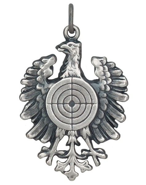 Anhänger mit Schützenadler und Zielscheibe in altsilberfarbener Optik Anhänger in freier Form mit Schützenadler, ausgebreiteten Flügeln und Zielscheibe auf der Brust, mit Öse und Ring, in altsilberfarbener Optik