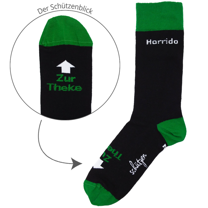 Schützenbox A mit schwarzen und grünen Schützensocken Schützenbox A mit einem Paar Schützensocken in Schwarz und Grün, mit Schriftzügen „Horrido“, „schützen“ und „Zur Theke“ sowie weißem Pfeil im hervorgehobenen Schützenblick.