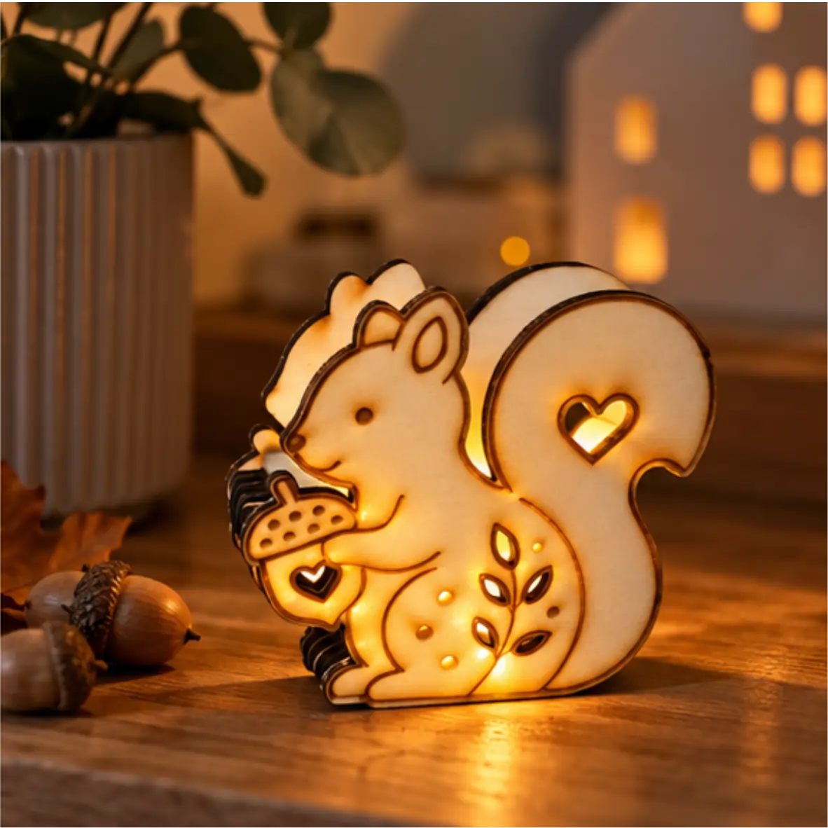 Holzfigur, Eichhörnchen, Laterne, Herzloch, Silikatlicht